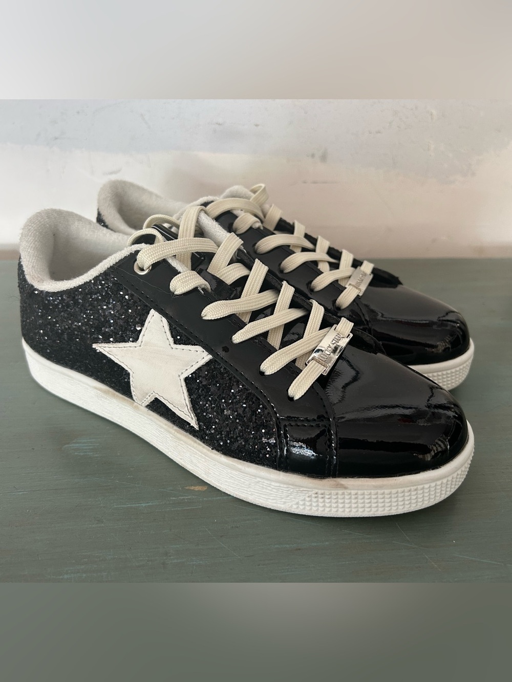 LUCKY STEP Women's Fashion Star Sneaker Low Top Comfortable Cushioned Shoes